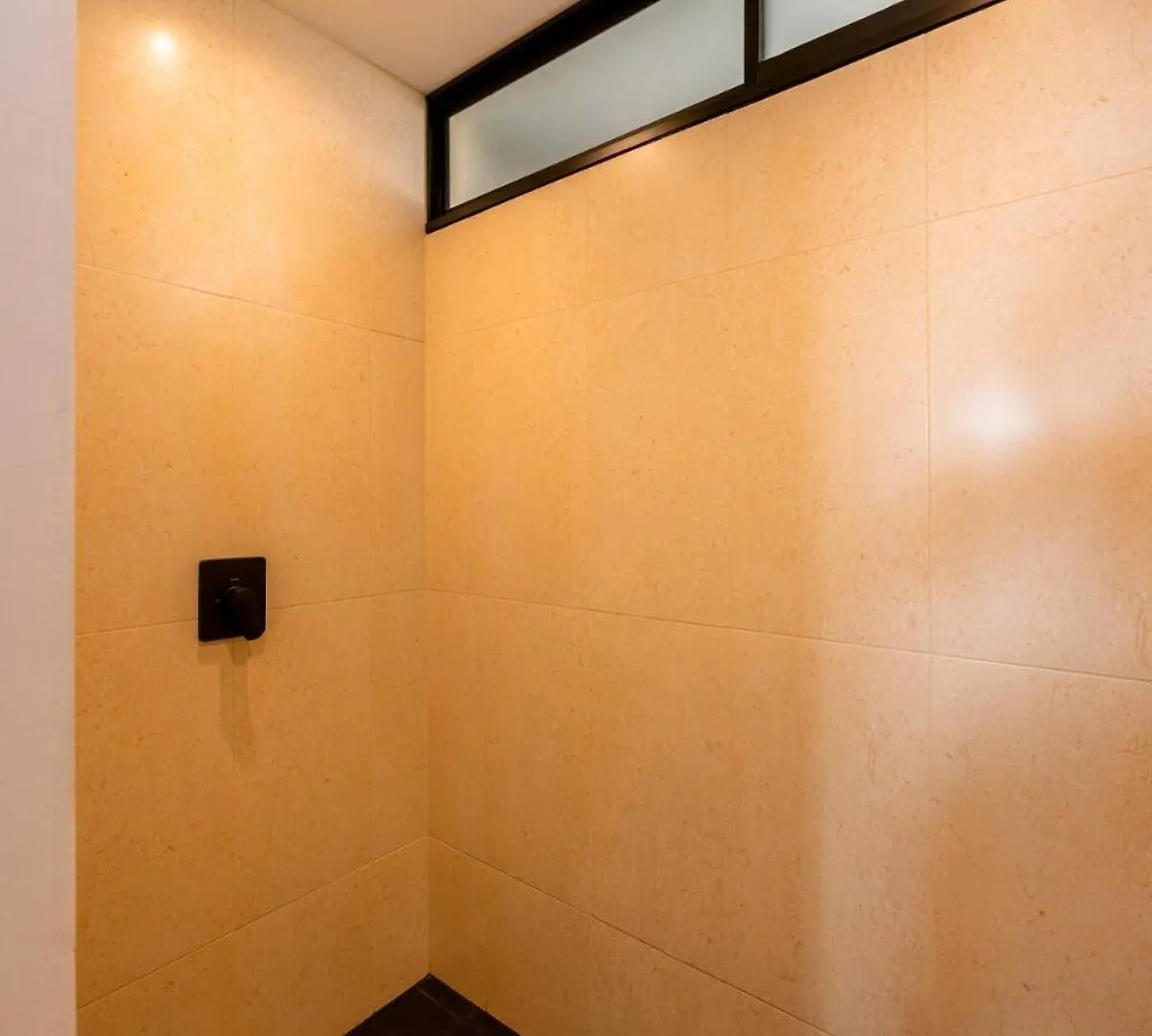 Magnifico Apartamento De 2 Habitaciones Con Ac Y Vistas En El Poblado Medellin 0*,  Colombia